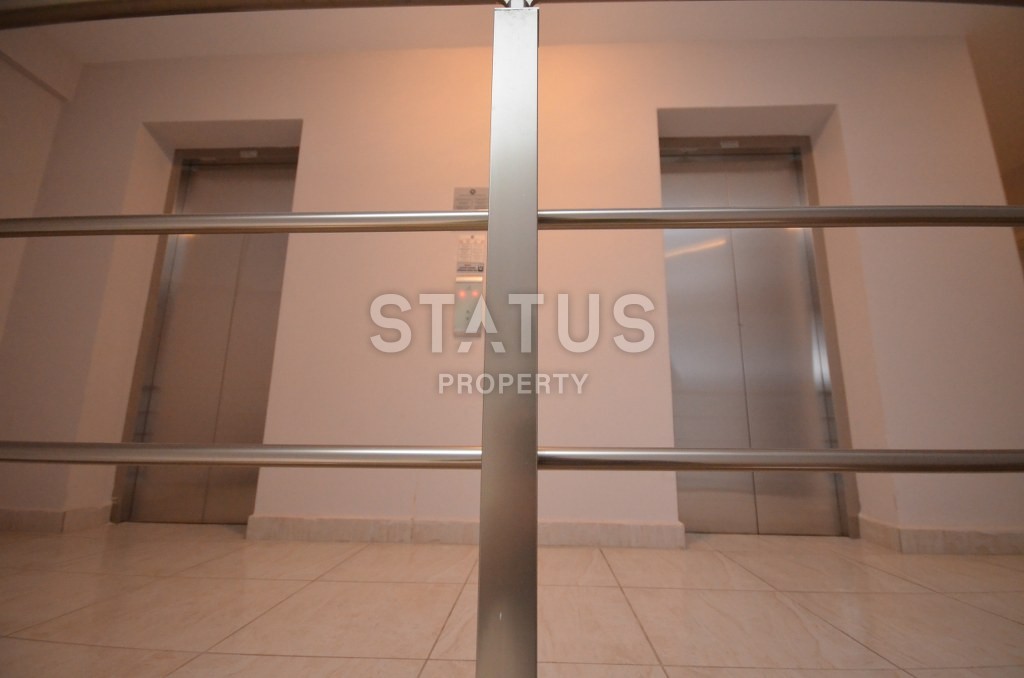 Недорогая квартира в Махмутларе с красивым видом на горы и боковым видом на море. 100 кв.м. фото 9