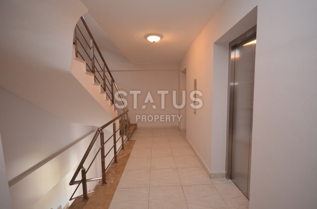 Недорогая квартира в Махмутларе с красивым видом на горы и боковым видом на море. 100 кв.м. фото 13