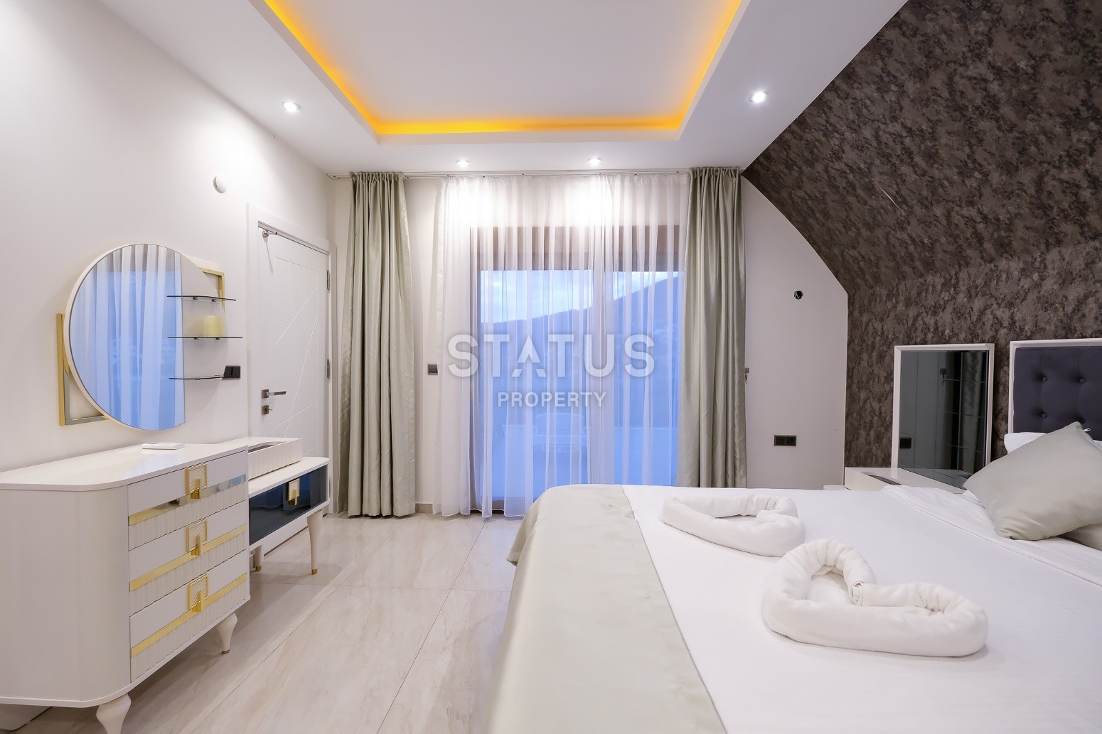 Luxury villa with sea views in a complex of villas in the Bektash area, 400m2 фото 3