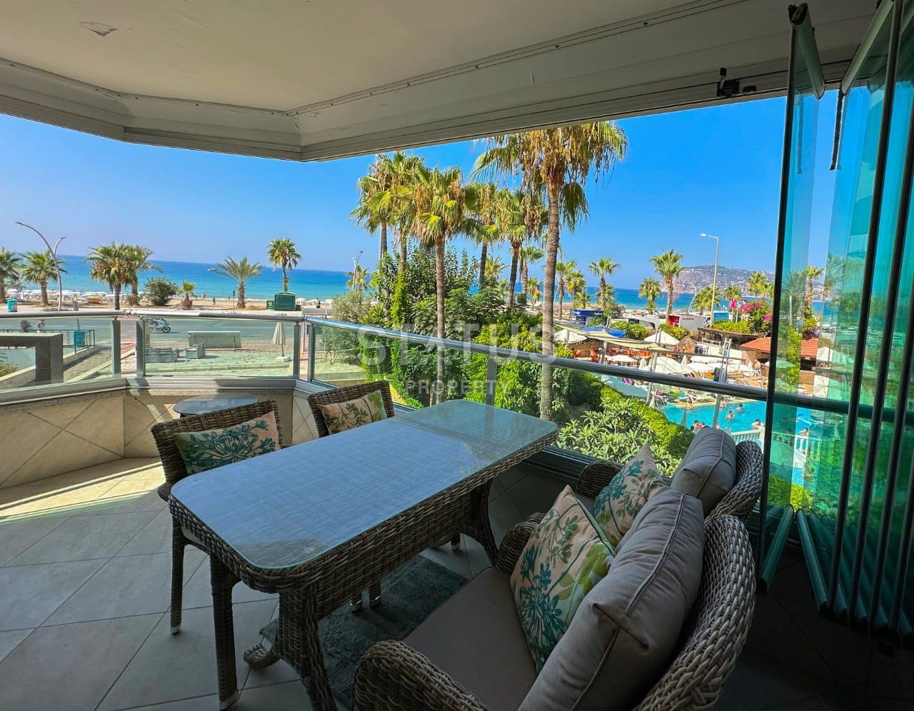 Двухкомнатная квартира в первой береговой линии в районе Оба.100м2БА фото 3