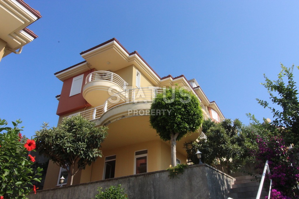 Large villa in Kargicak with furniture and appliances 260 sq.m. фото 3