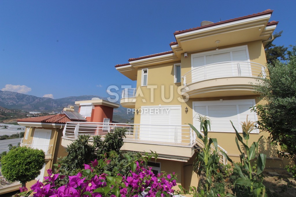 Large villa in Kargicak with furniture and appliances 260 sq.m. фото 5