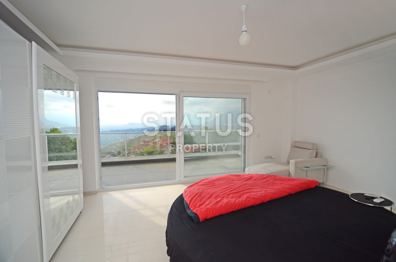 Luxury villa in Kargicak with furniture and stunning views of 400 sq.m. фото 14