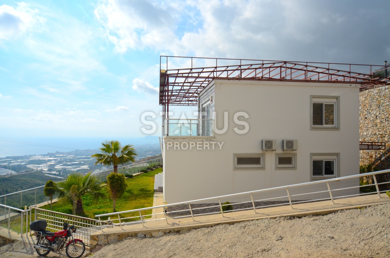 Luxury villa in Kargicak with furniture and stunning views of 400 sq.m. фото 21