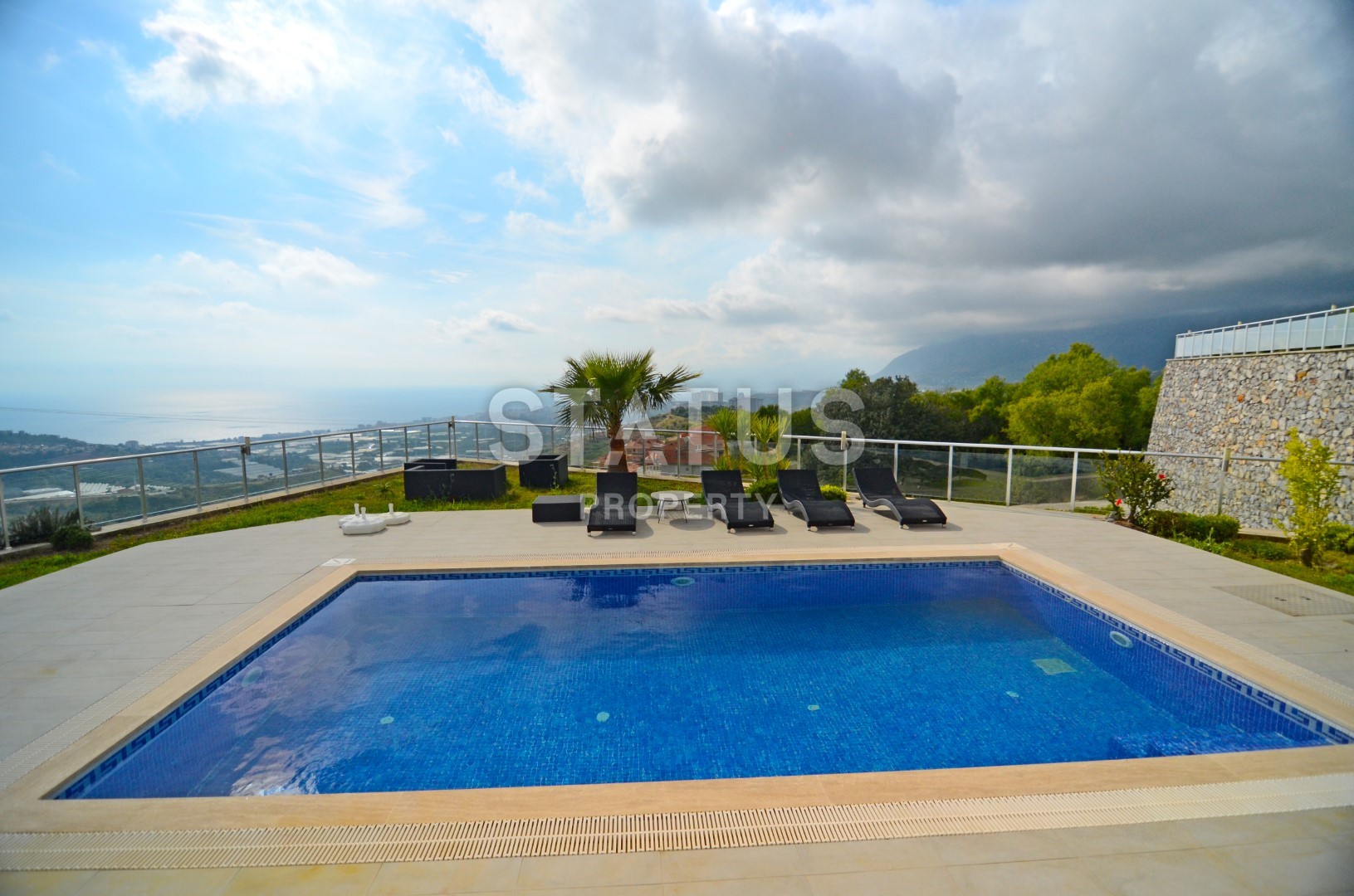 Luxury villa in Kargicak with furniture and stunning views of 400 sq.m. фото 24