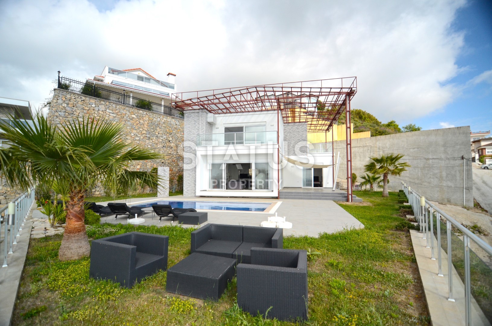 Luxury villa in Kargicak with furniture and stunning views of 400 sq.m. фото 25