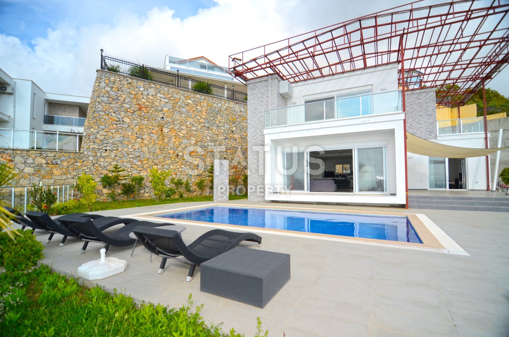 Luxury villa in Kargicak with furniture and stunning views of 400 sq.m. фото 26