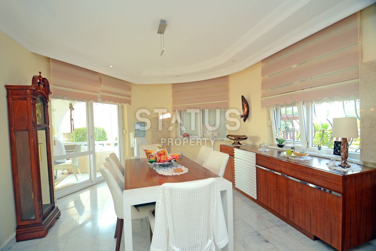 Stunning 3+1 villa with private pool and jacuzzi! Kargicak! 240 sq. m. фото 11