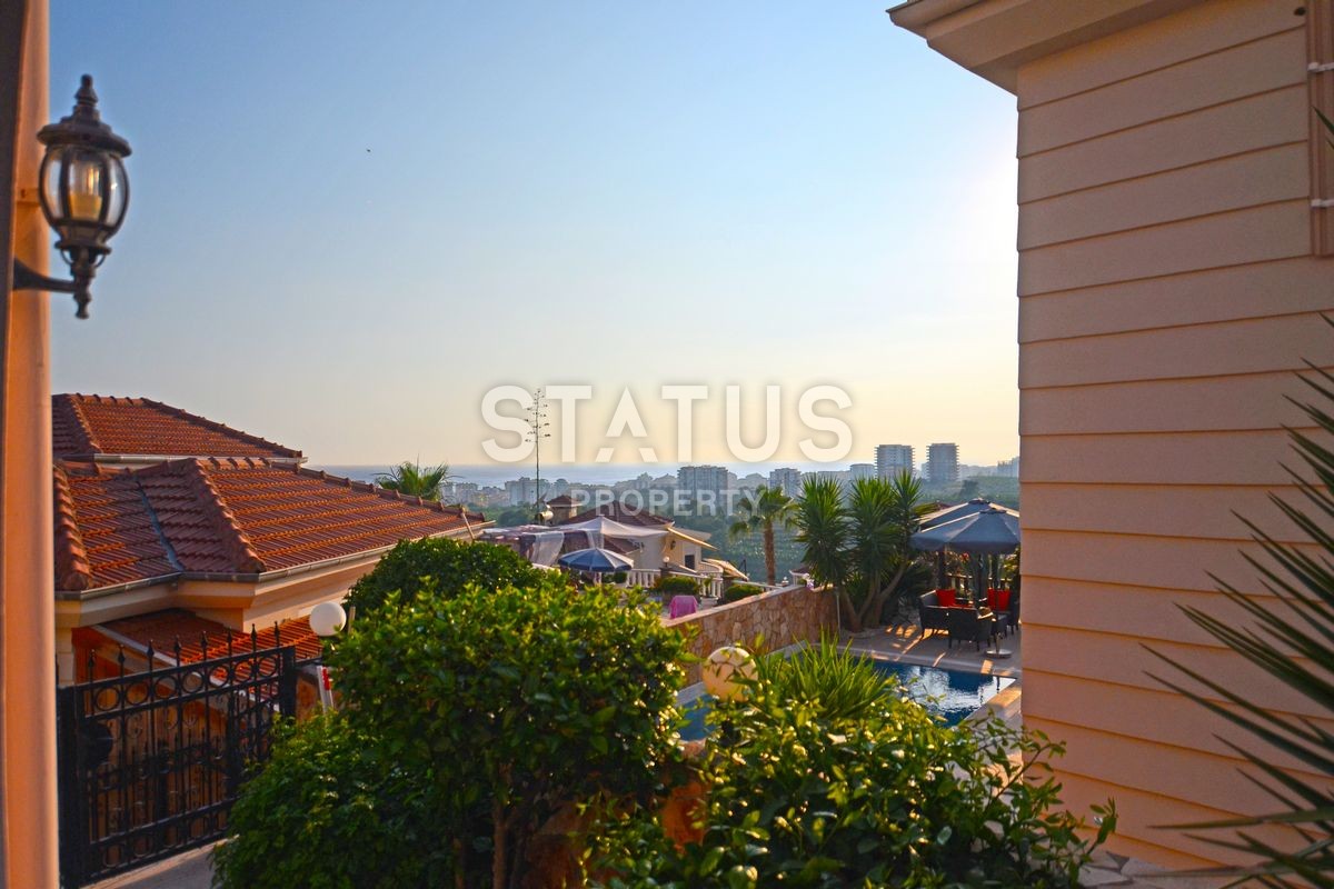 Stunning 3+1 villa with private pool and jacuzzi! Kargicak! 240 sq. m. фото 27