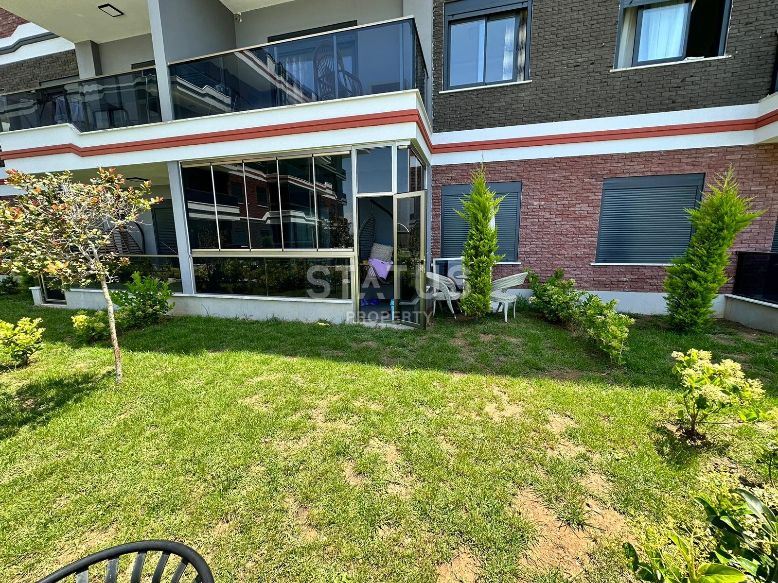 Cozy furnished 1+1 apartment with private garden in a new complex in Kargicak, 50m2 фото 12