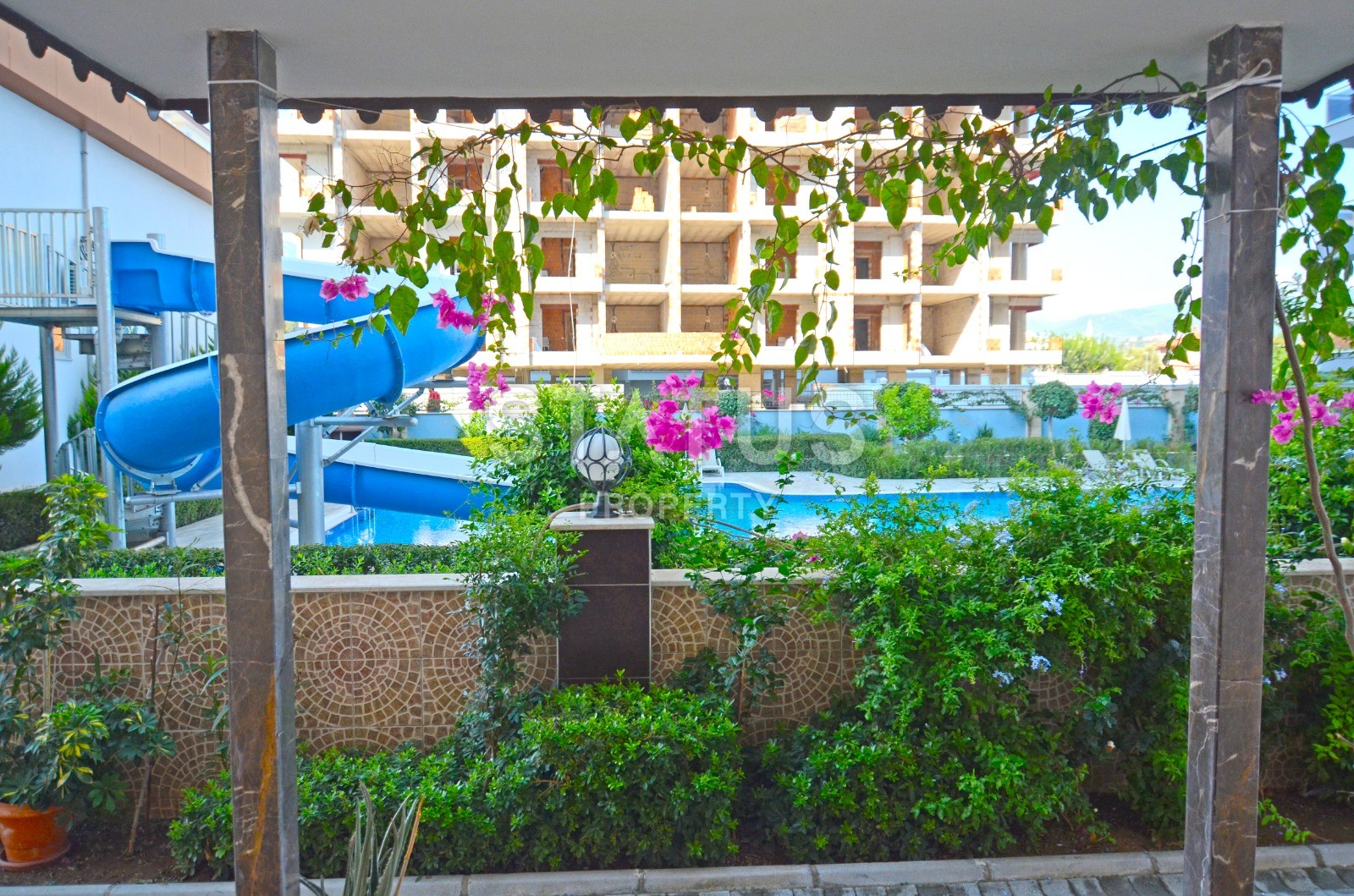 Трёхкомнатная квартира с отдельной кухней с видом на море и горы. Махмутлар. 125 кв. м. фото 2