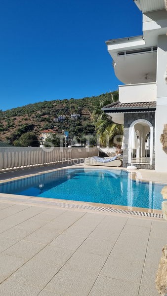 Красивая вилла 4+1 в районе Тепе, 350 м2 фото 40