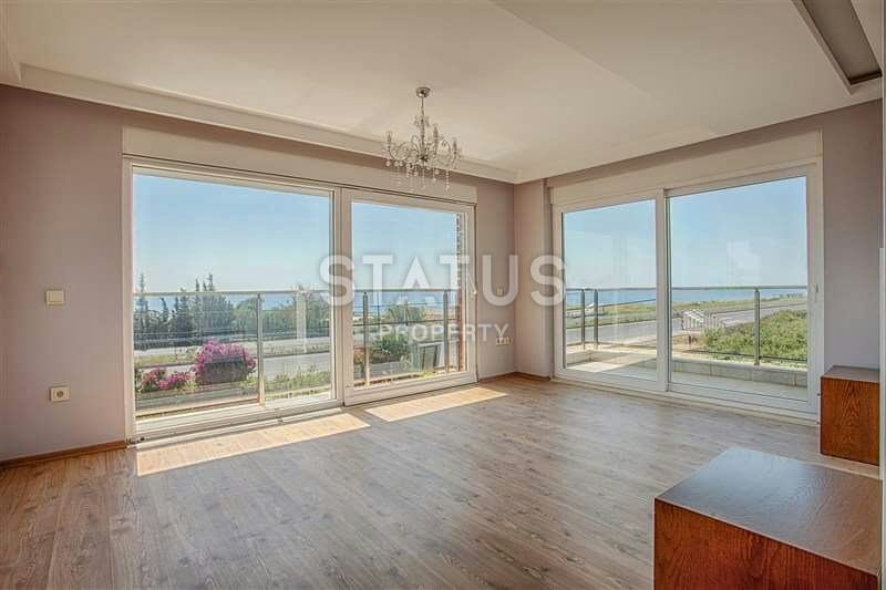 Три люкс – виллы на побережье в районе Демирташ, 455 – 600 м2 фото 5