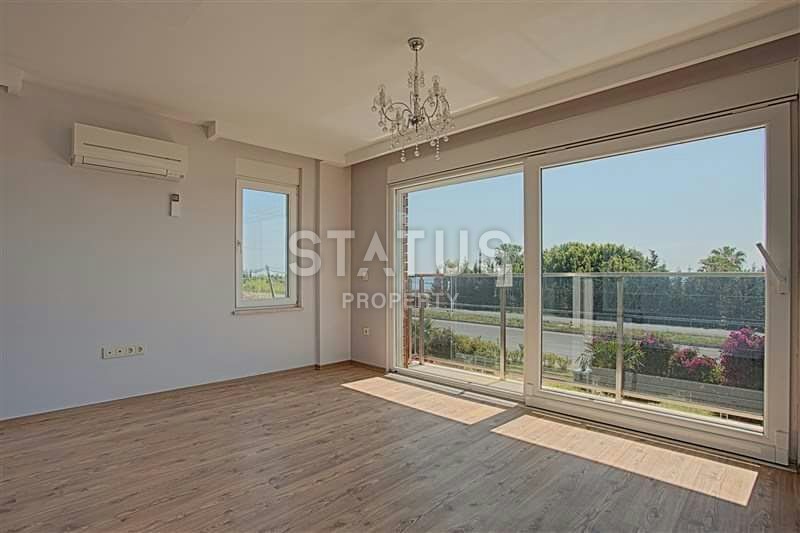 Три люкс – виллы на побережье в районе Демирташ, 455 – 600 м2 фото 6