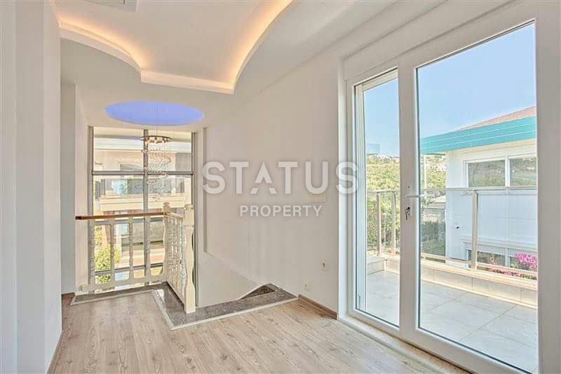 Три люкс – виллы на побережье в районе Демирташ, 455 – 600 м2 фото 8