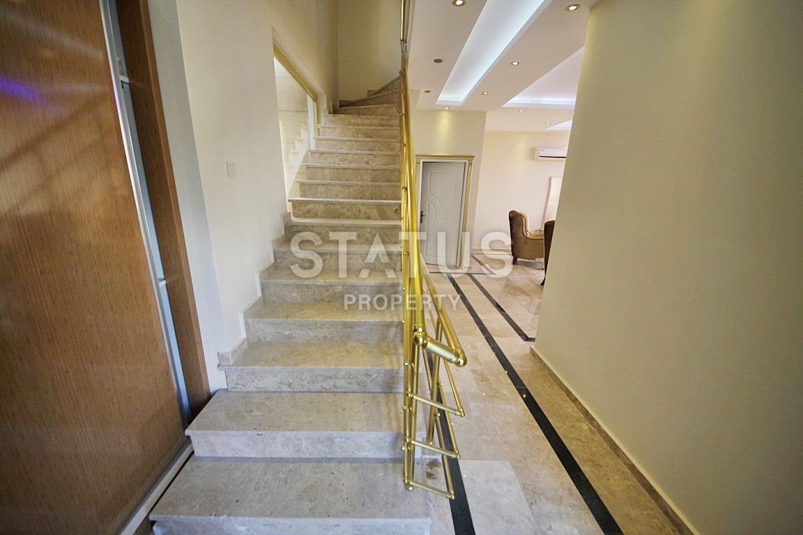 Три люкс – виллы на побережье в районе Демирташ, 455 – 600 м2 фото 11