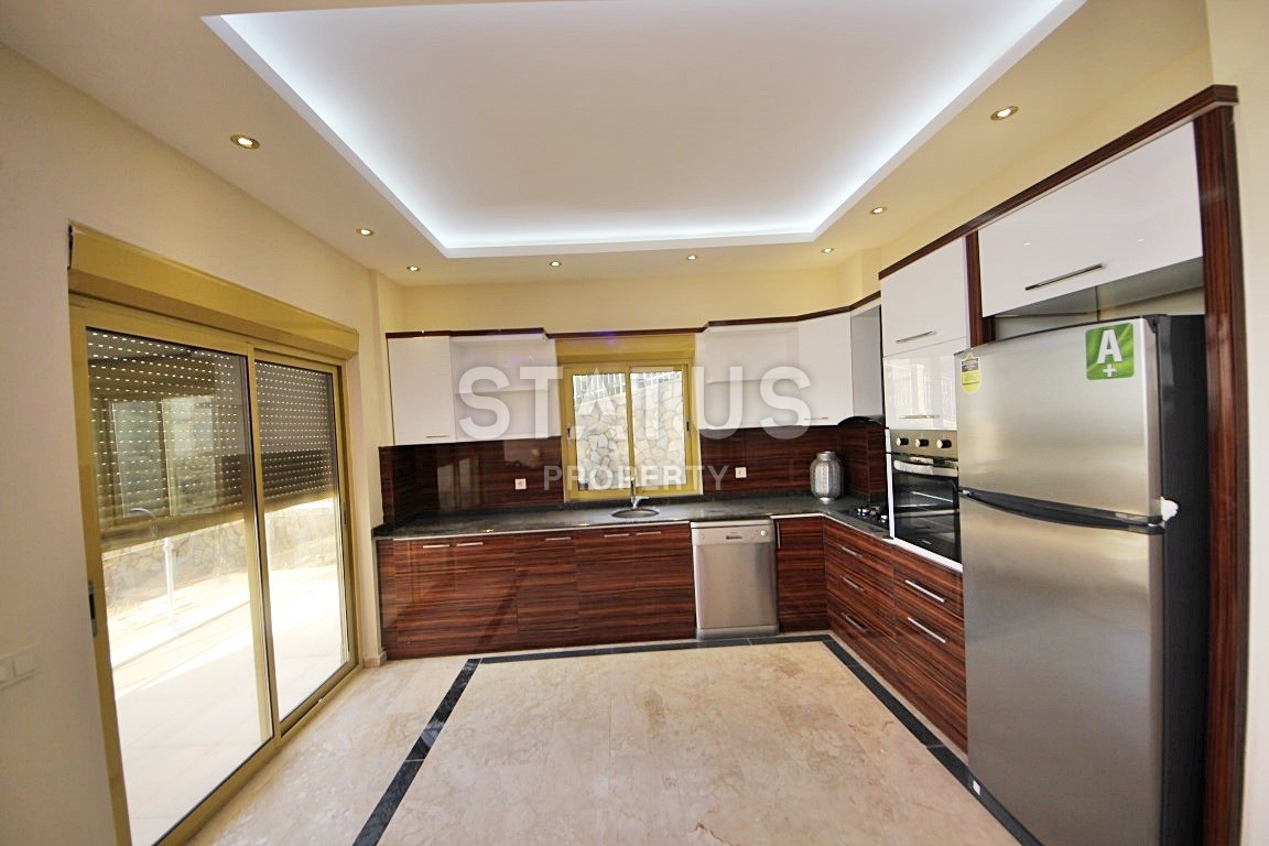 Три люкс – виллы на побережье в районе Демирташ, 455 – 600 м2 фото 14