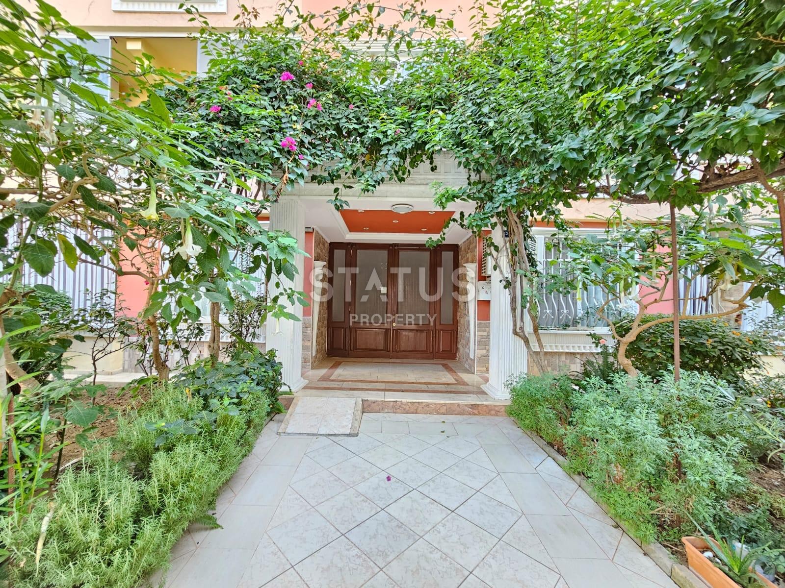 Penthouse 4+1 with furniture in Mahmutlar, 180 m2 фото 4