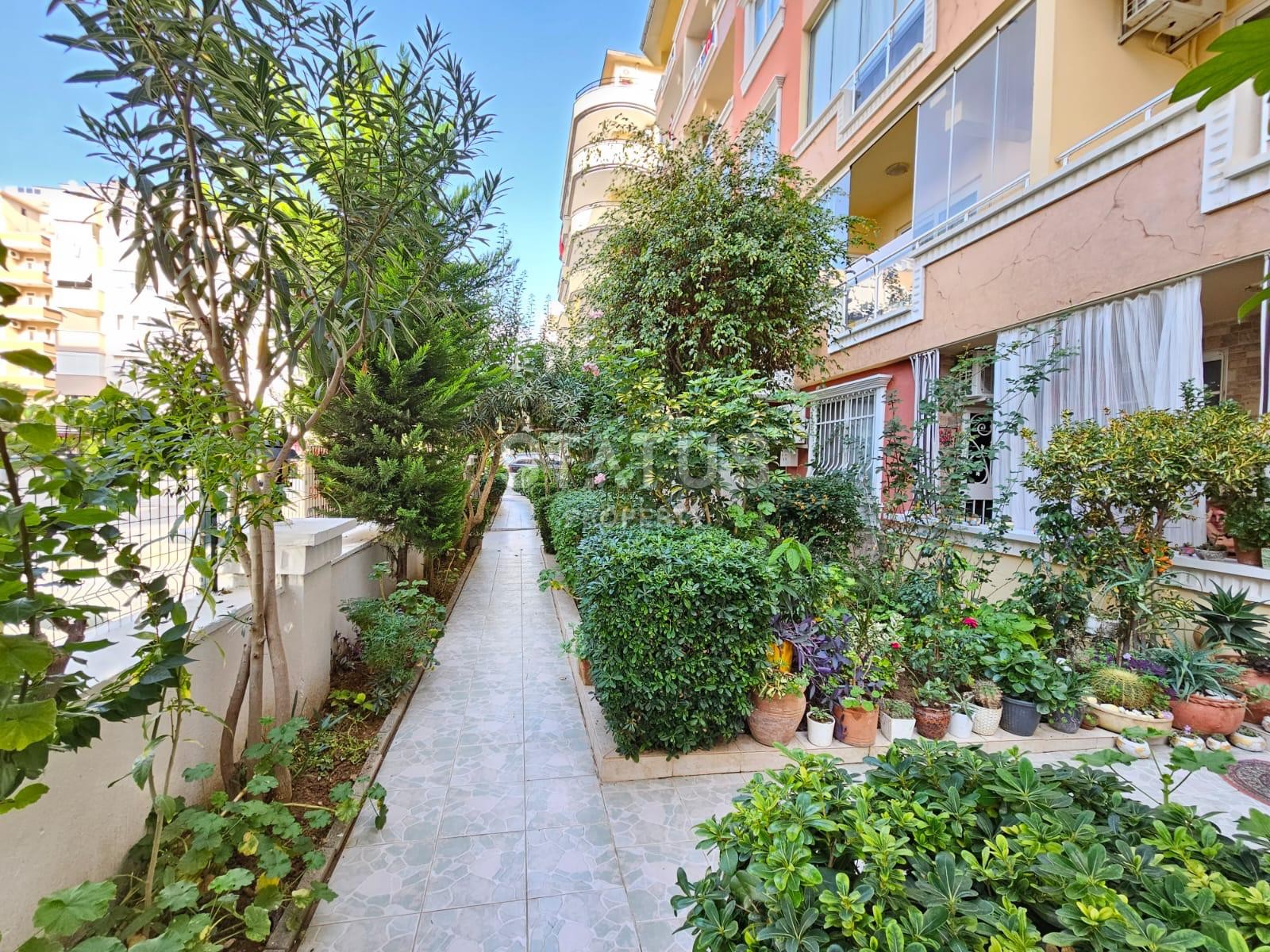 Penthouse 4+1 with furniture in Mahmutlar, 180 m2 фото 5