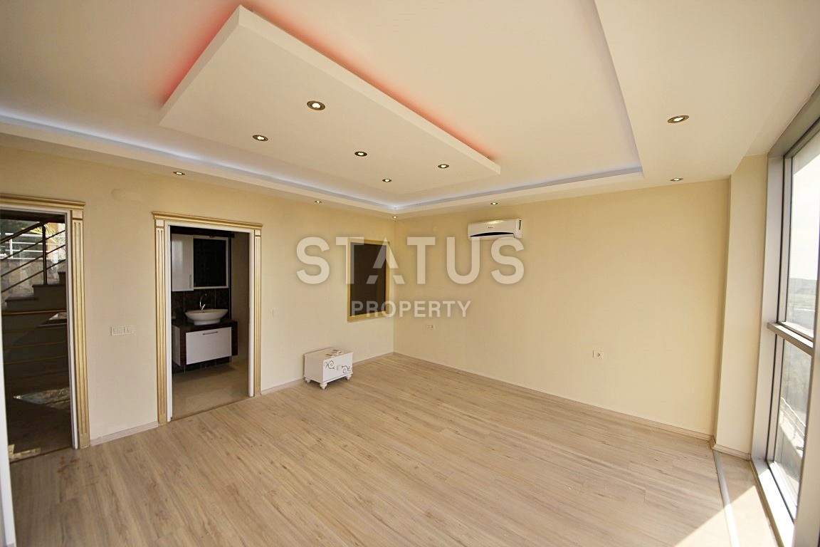 Три люкс – виллы на побережье в районе Демирташ, 455 – 600 м2 фото 18