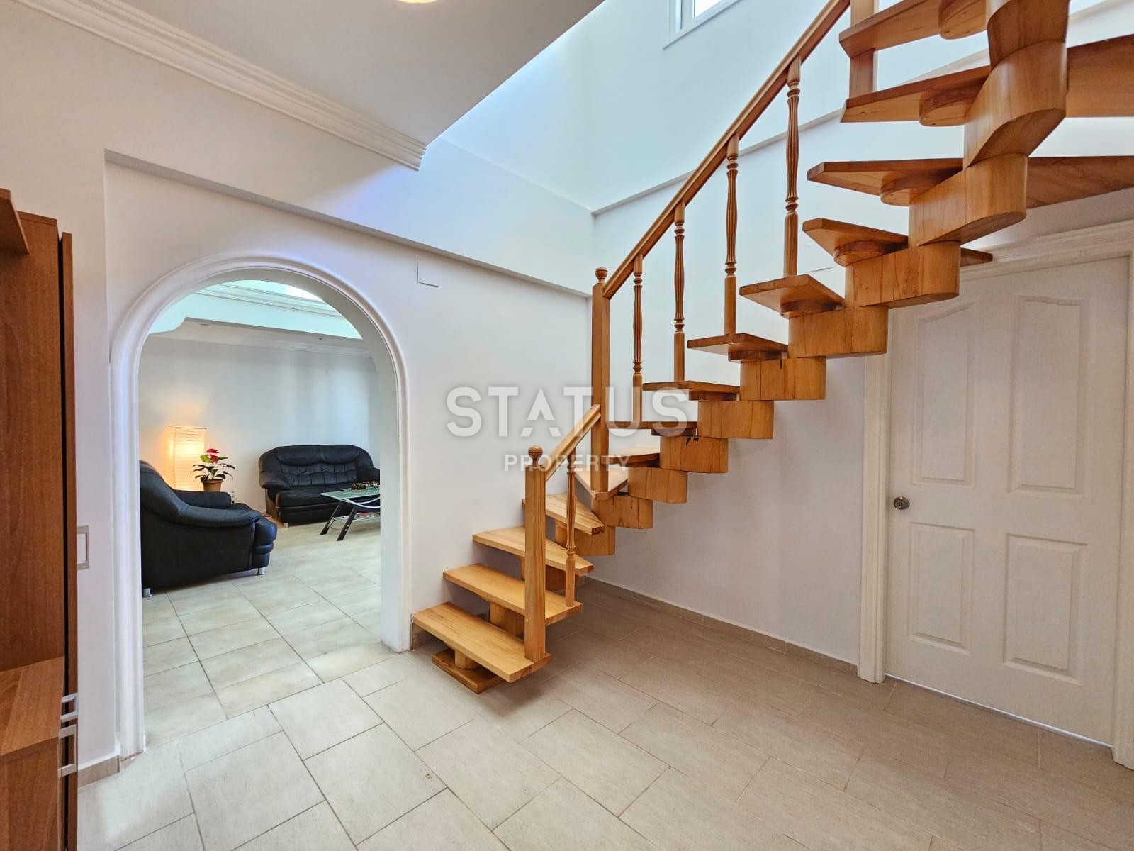 Penthouse 4+1 with furniture in Mahmutlar, 180 m2 фото 10