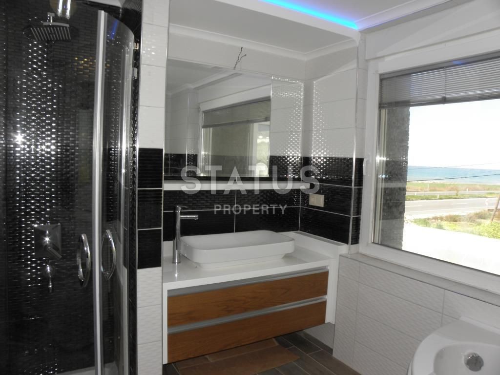 Три люкс – виллы на побережье в районе Демирташ, 455 – 600 м2 фото 21