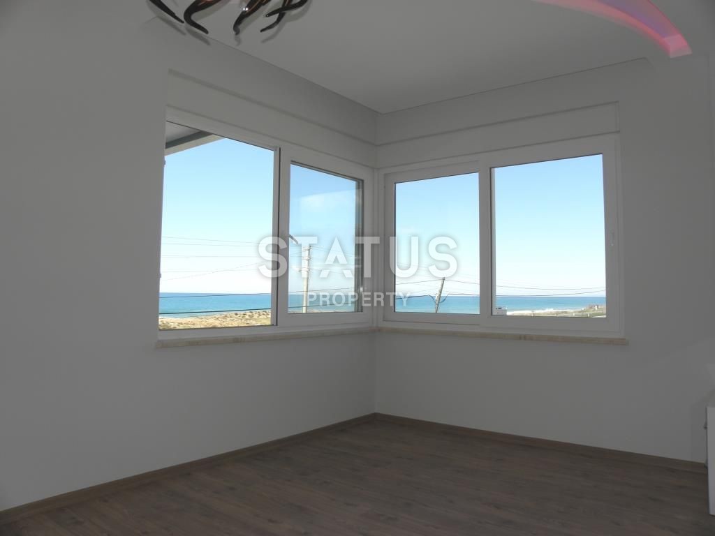 Три люкс – виллы на побережье в районе Демирташ, 455 – 600 м2 фото 27