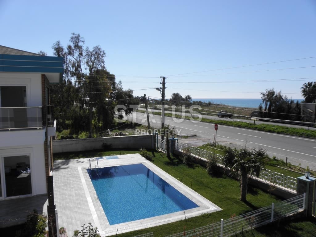 Три люкс – виллы на побережье в районе Демирташ, 455 – 600 м2 фото 29