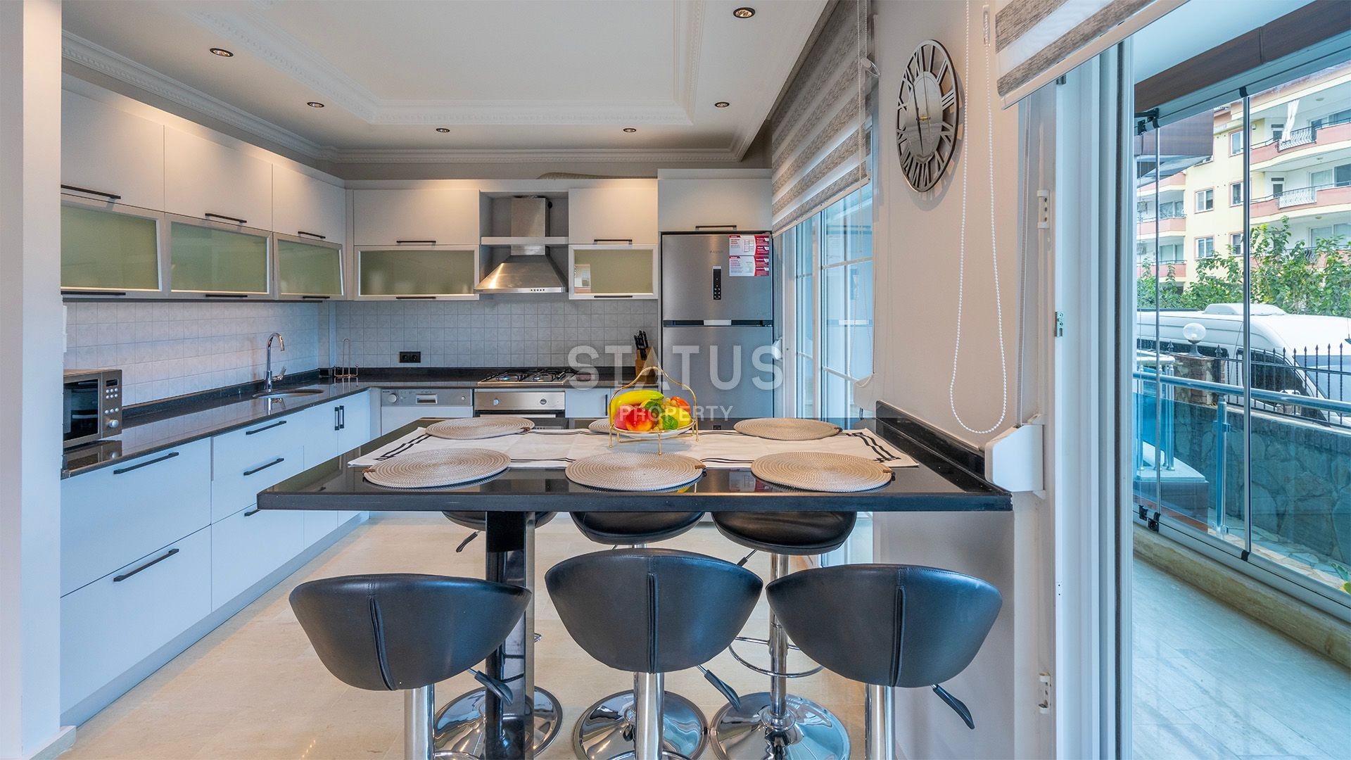 Трёхкомнатная квартира с мебелью, 98 м2 фото 17