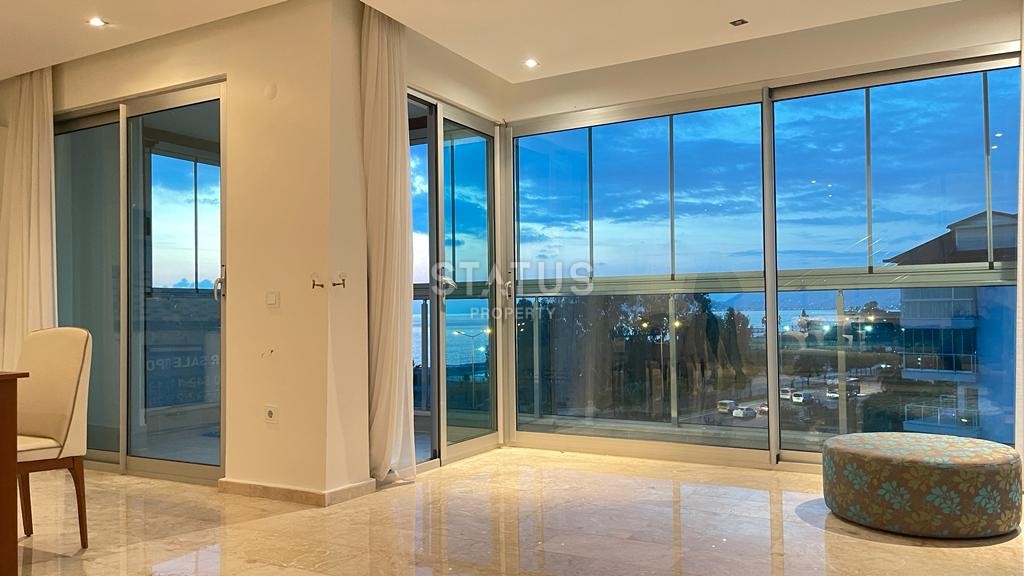 Penthouse 2+1 with furniture on the first coastline, 150 m2 фото 5