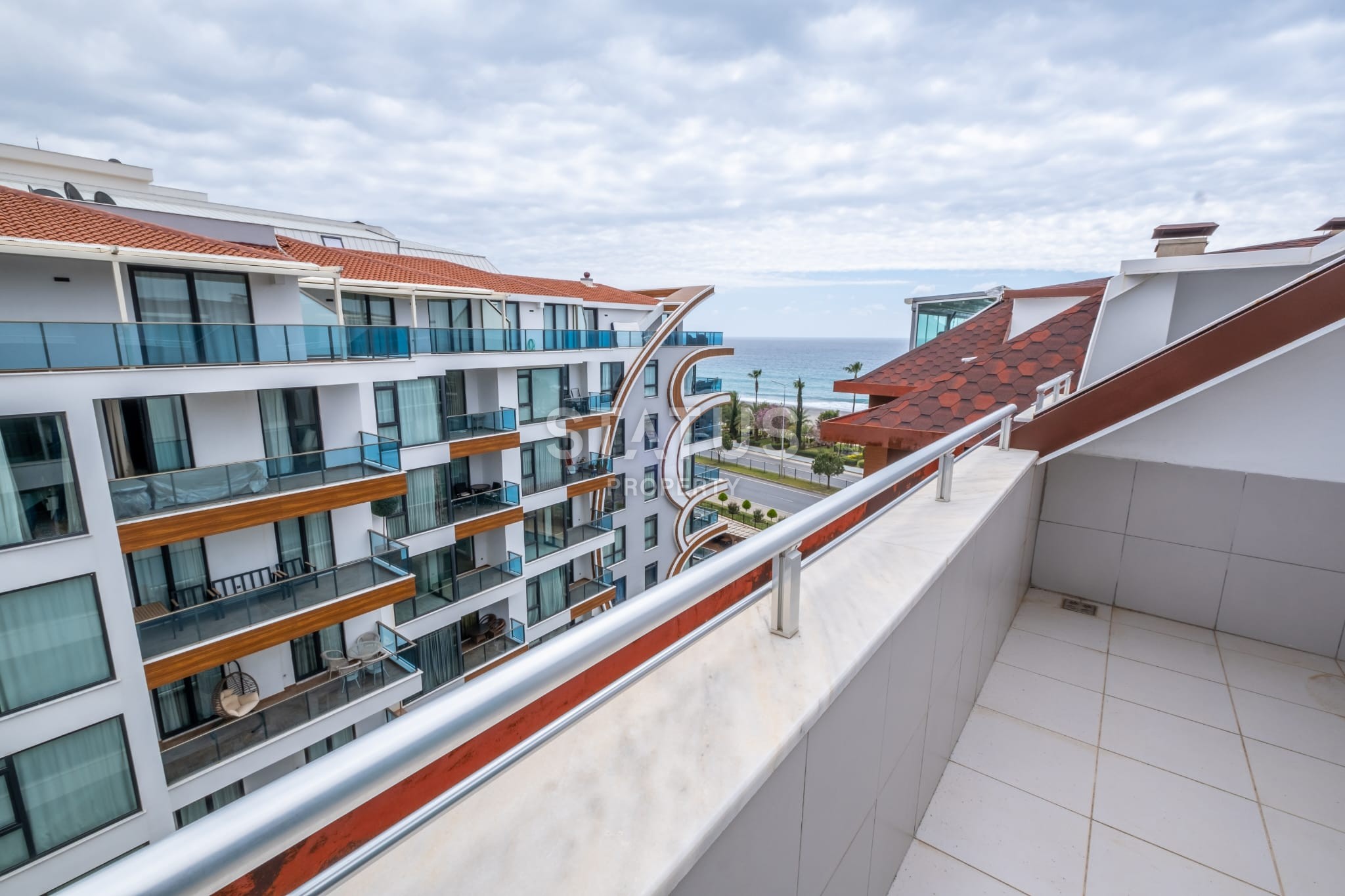 Penthouse 2+1 with furniture on the first coastline, 150 m2 фото 21