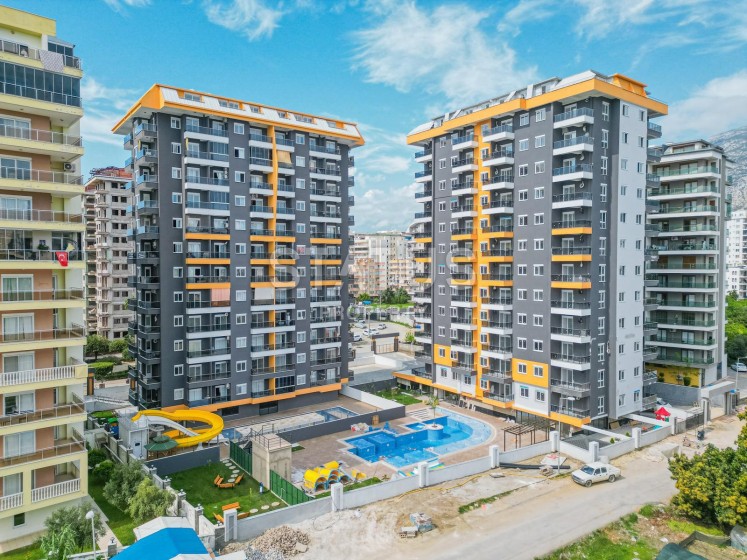 Трехкомнатная квартира в прекрасном комплексе в Махмутларе, 75 м2 фото 1