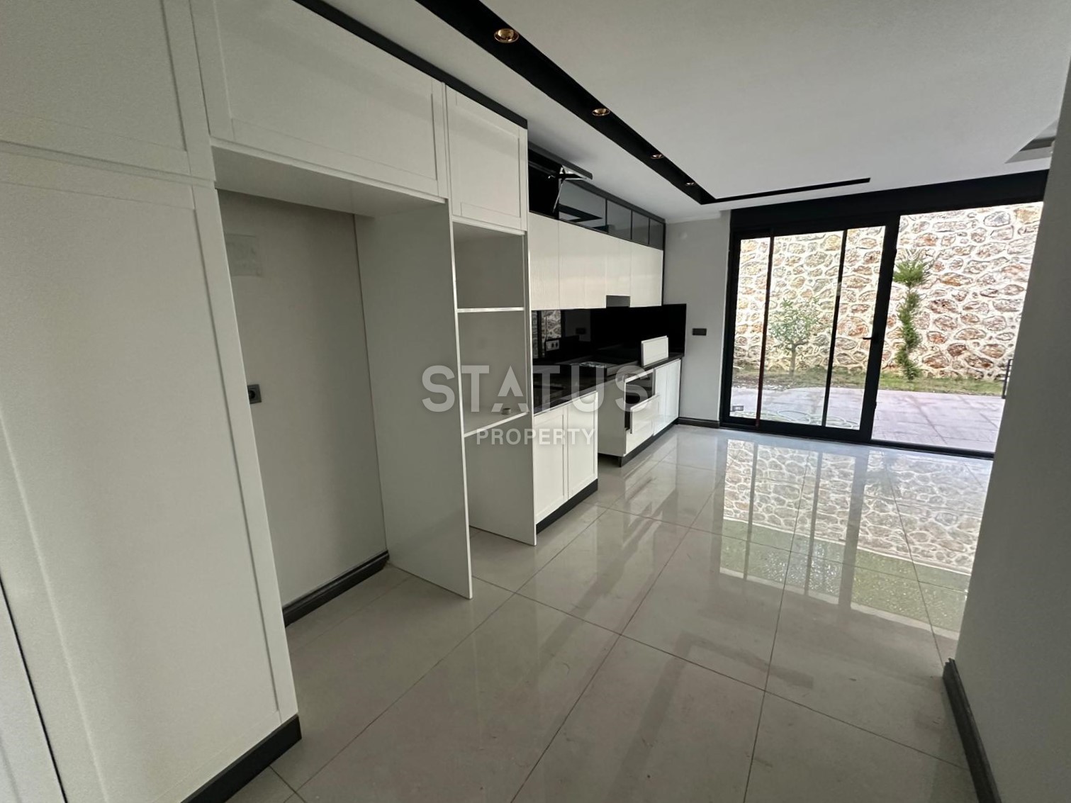 Квартира 2+1 с выходом в сад, 140 м2 фото 2