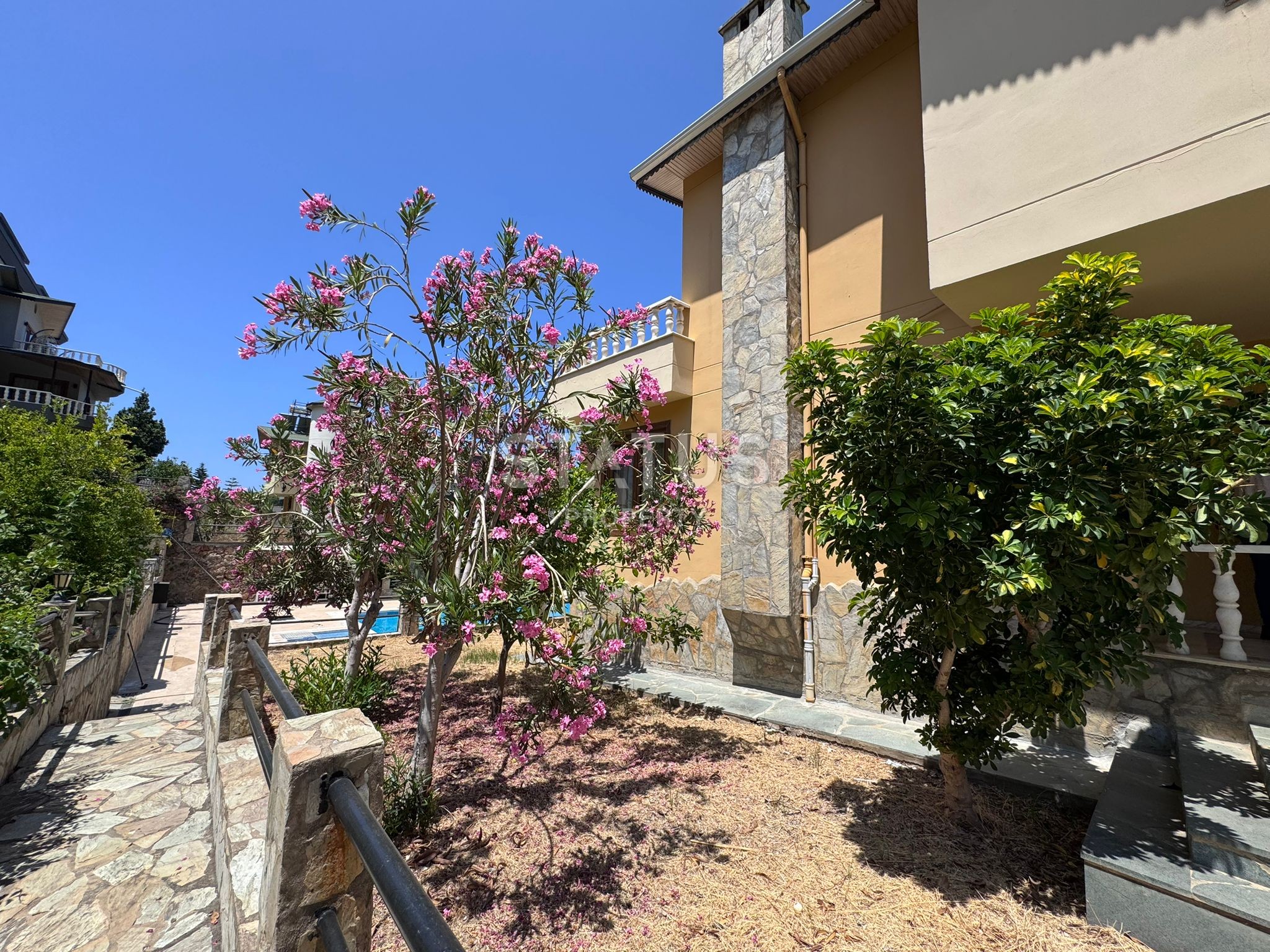 Вилла 3+1 с бассейном в Кестеле! До моря 500 метров. фото 25