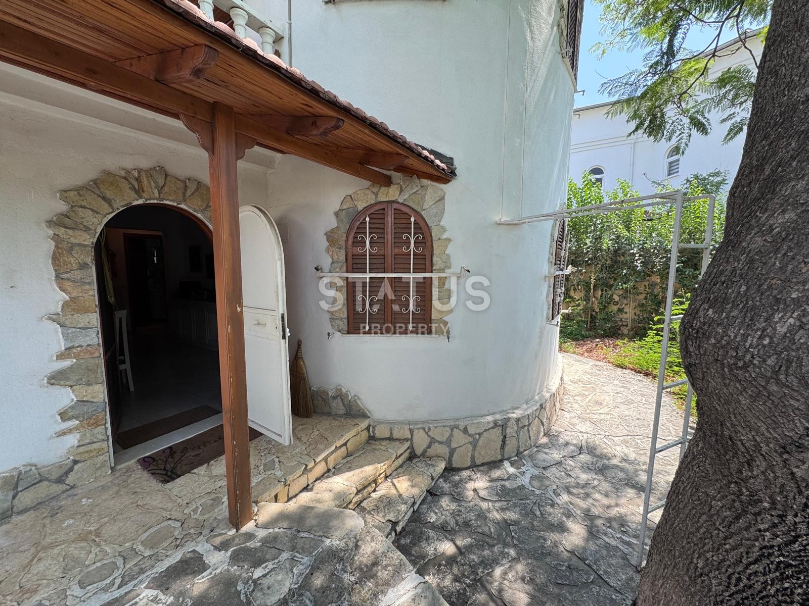 Вилла 4+1 с большим участком земли в районе Тюрклер, 800 м2 фото 23