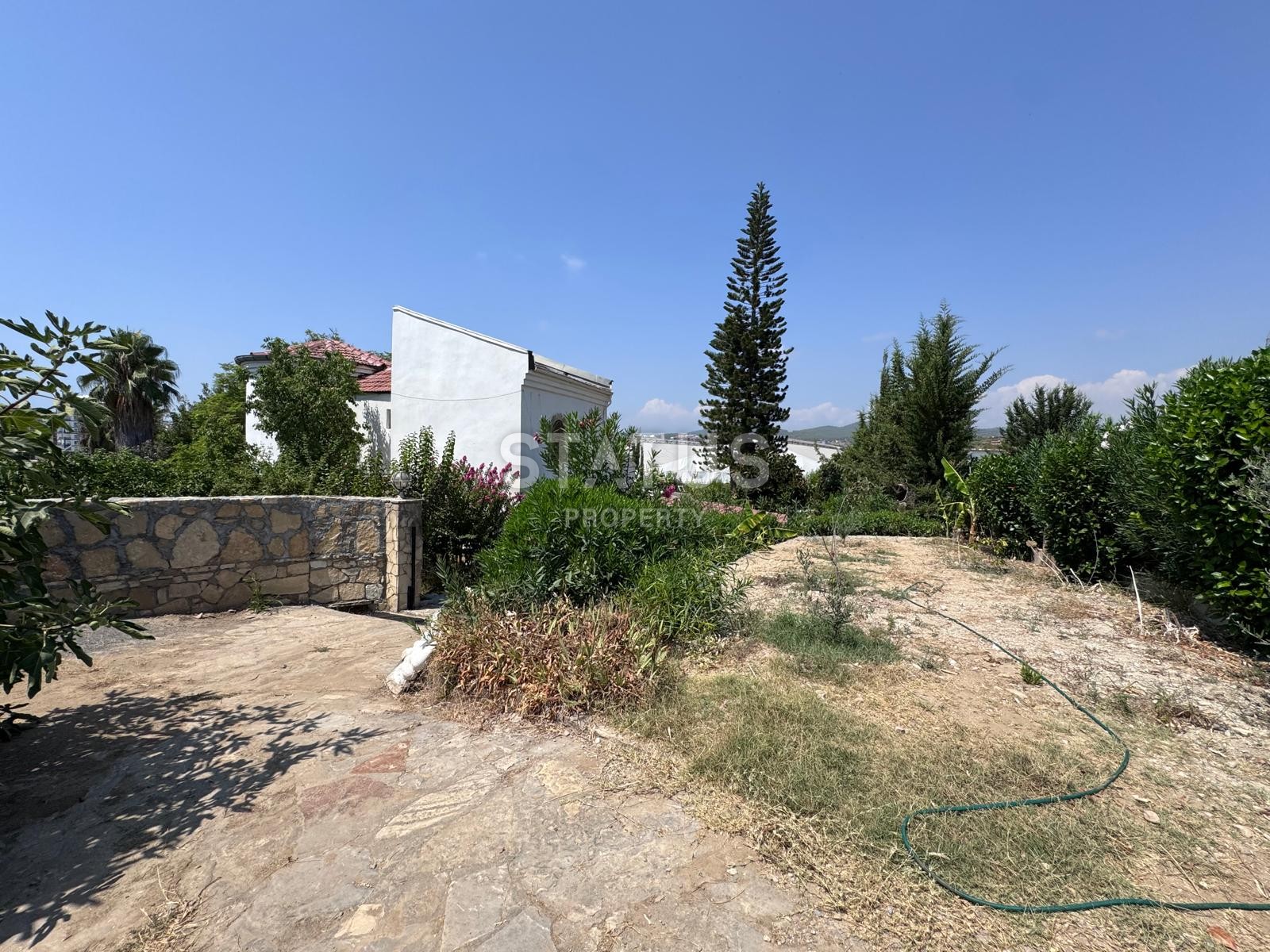 Вилла 4+1 с большим участком земли в районе Тюрклер, 800 м2 фото 25