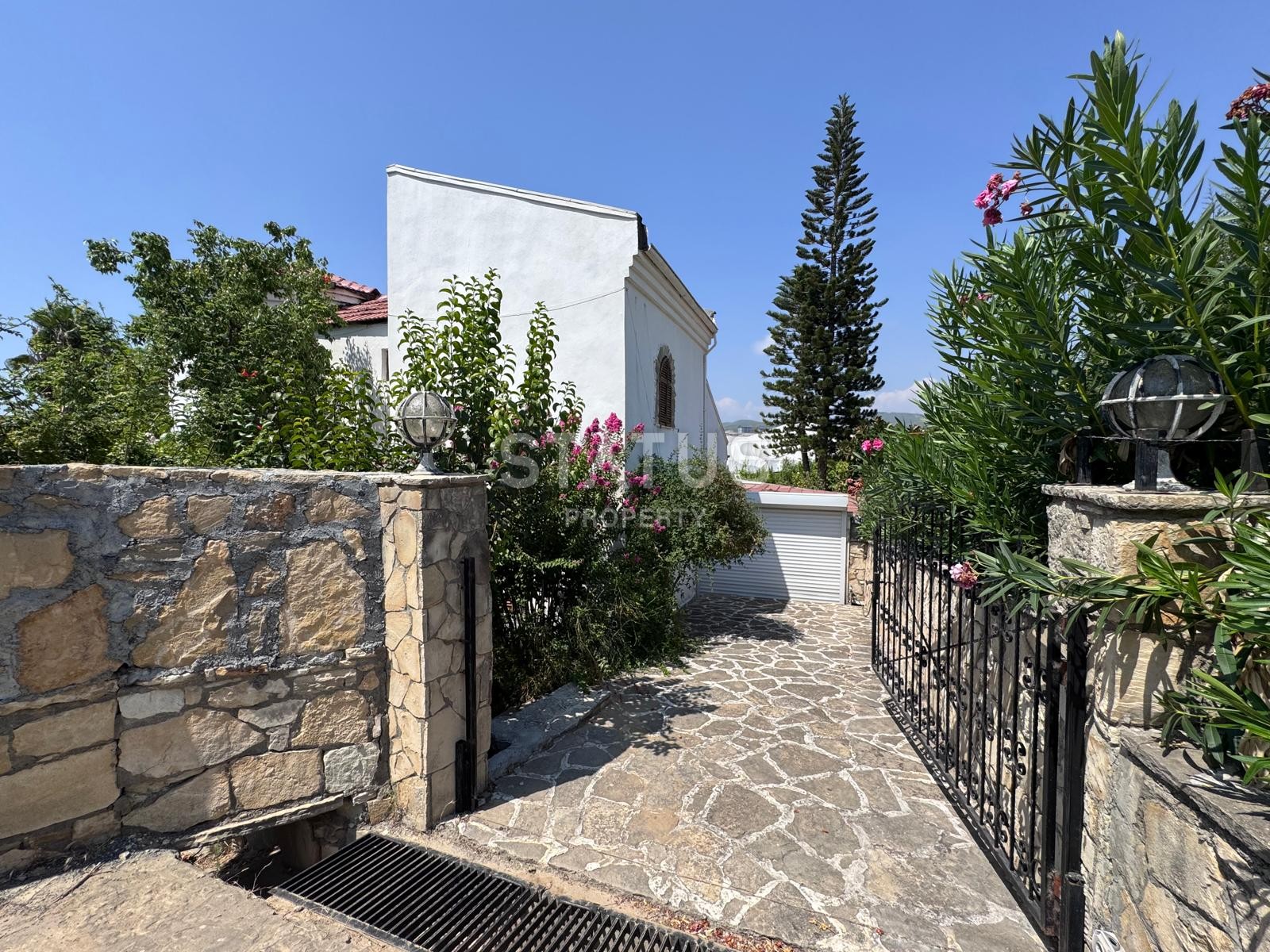 Вилла 4+1 с большим участком земли в районе Тюрклер, 800 м2 фото 28