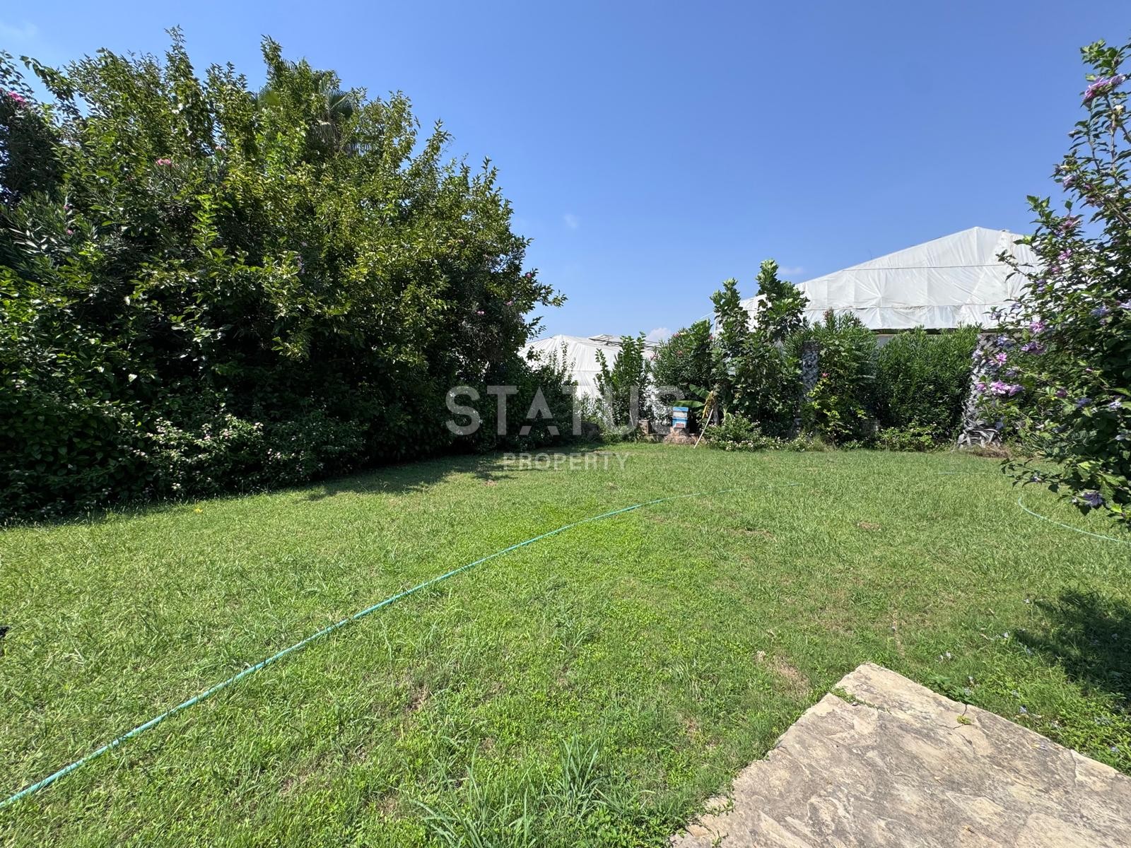 Вилла 4+1 с большим участком земли в районе Тюрклер, 800 м2 фото 30