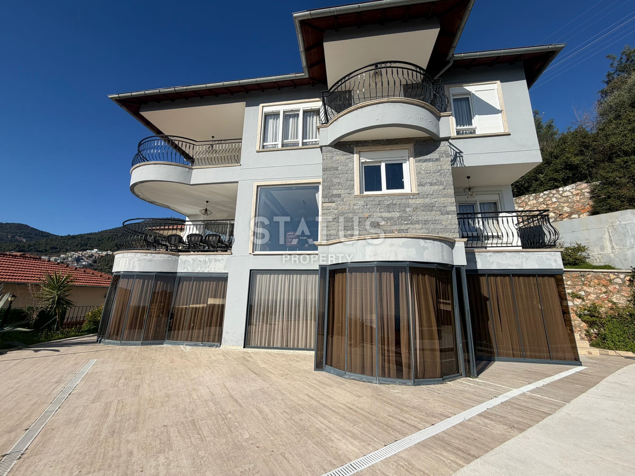 Вилла 5+1 с панорамным видом на море в Бекташ, 1125 м2 фото 1