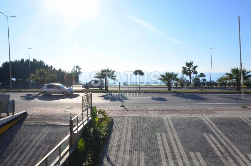 Трёхкомнатная квартира с видом на море на первой береговой линии в Махмутларе, 80 м2 фото 2