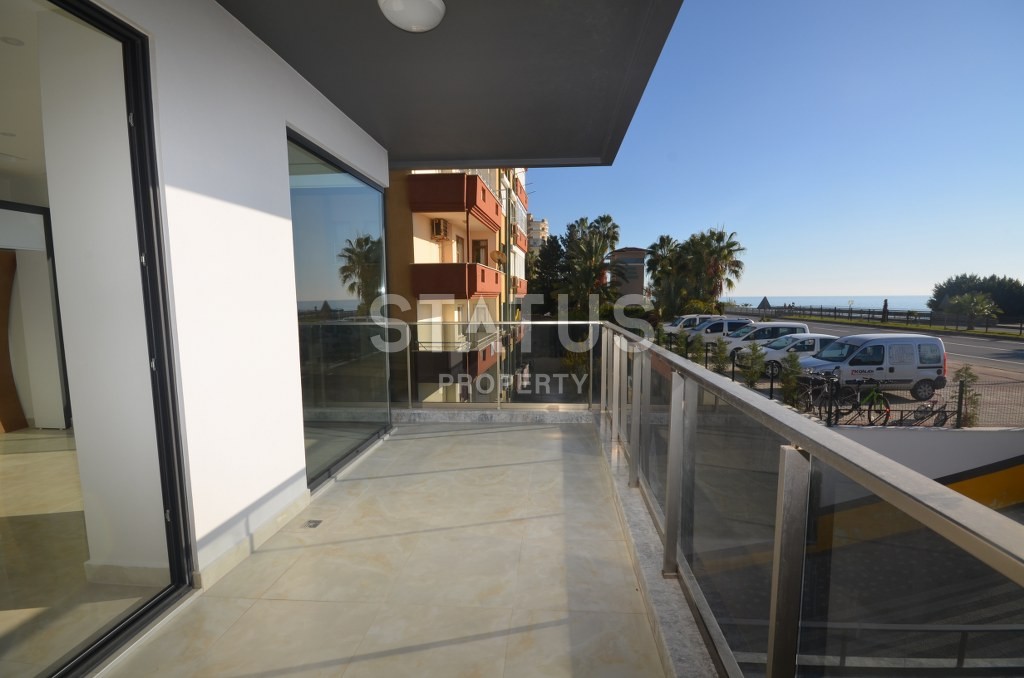 Трёхкомнатная квартира с видом на море на первой береговой линии в Махмутларе, 80 м2 фото 3