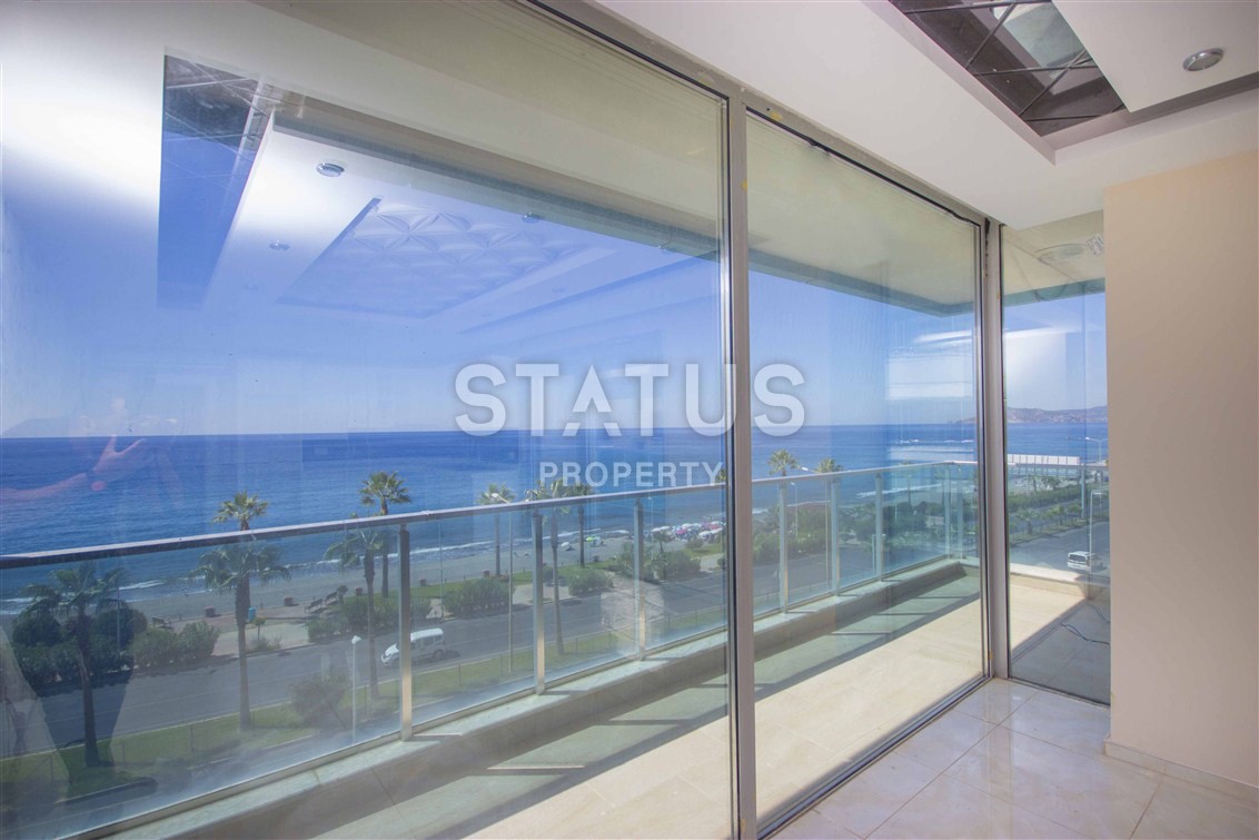 Трёхкомнатные апартаменты с прямым видом на море! Первая береговая линия! фото 3