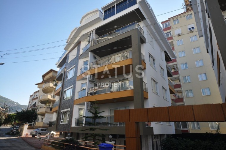 Трехкомнатные апартаменты с отдельной кухней в центре Аланьи, 100 м2 фото 1