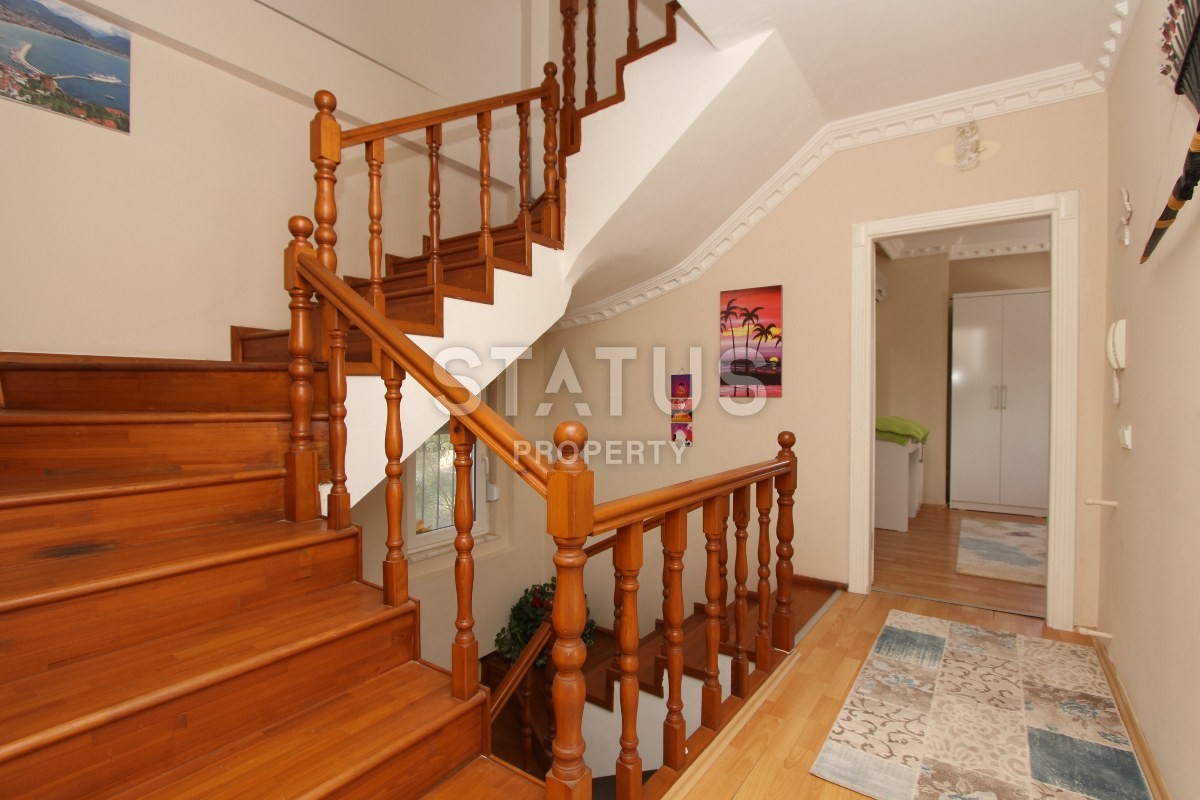 Вилла 4+1 с мебелью и прекрасными видами в Аланье, 375 кв.м фото 15