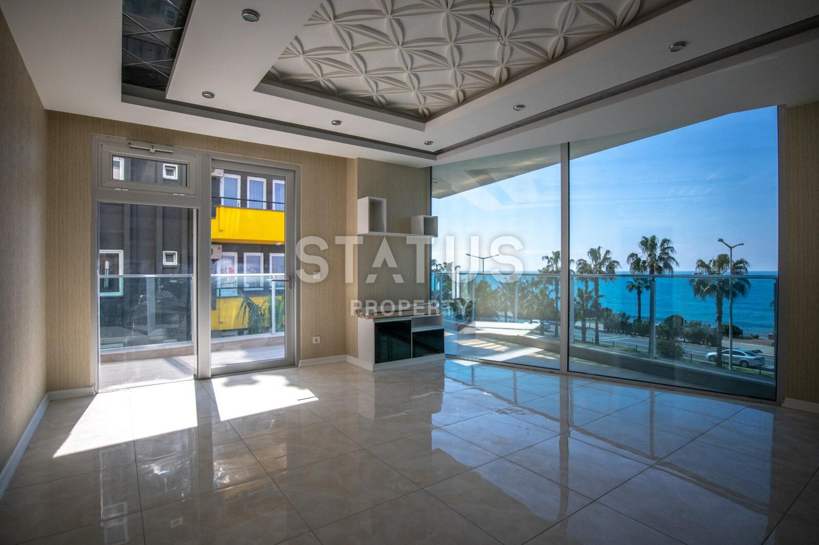 Шикарная квартира с прямым видом на море на первой береговой линии. фото 2