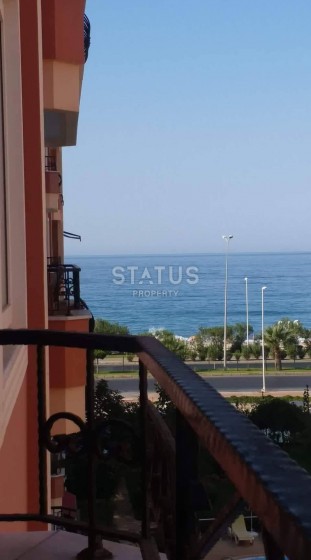 Квартира 2+1 в Махмутларе на первой линии с боковым видом на море фото 1