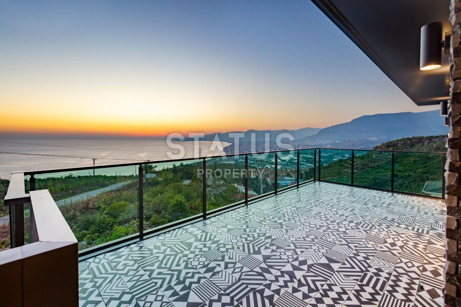 Brand new 5+2 villa with great views in Kargicak area, 300 m2 фото 3