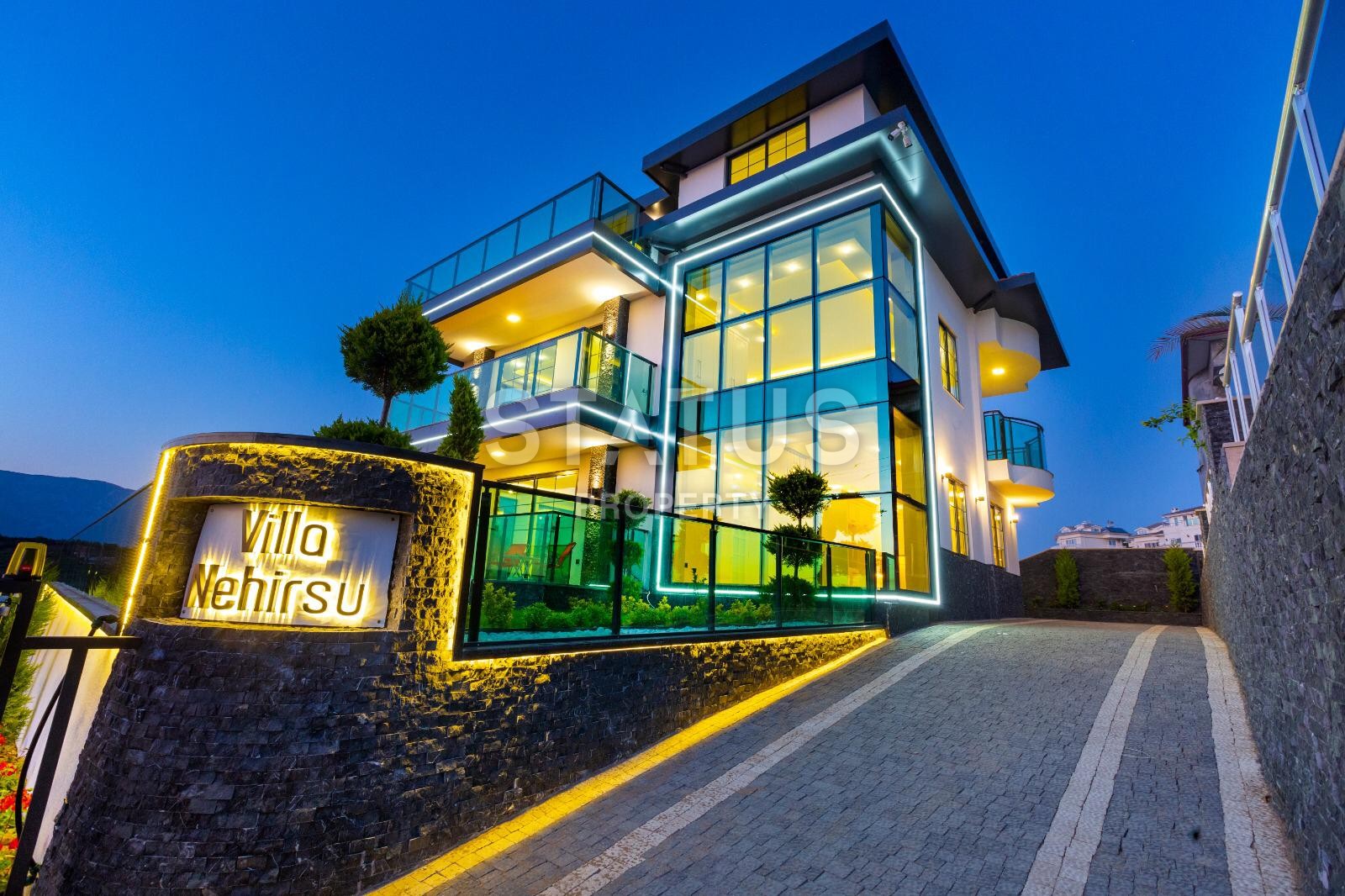 Brand new 5+2 villa with great views in Kargicak area, 300 m2 фото 24