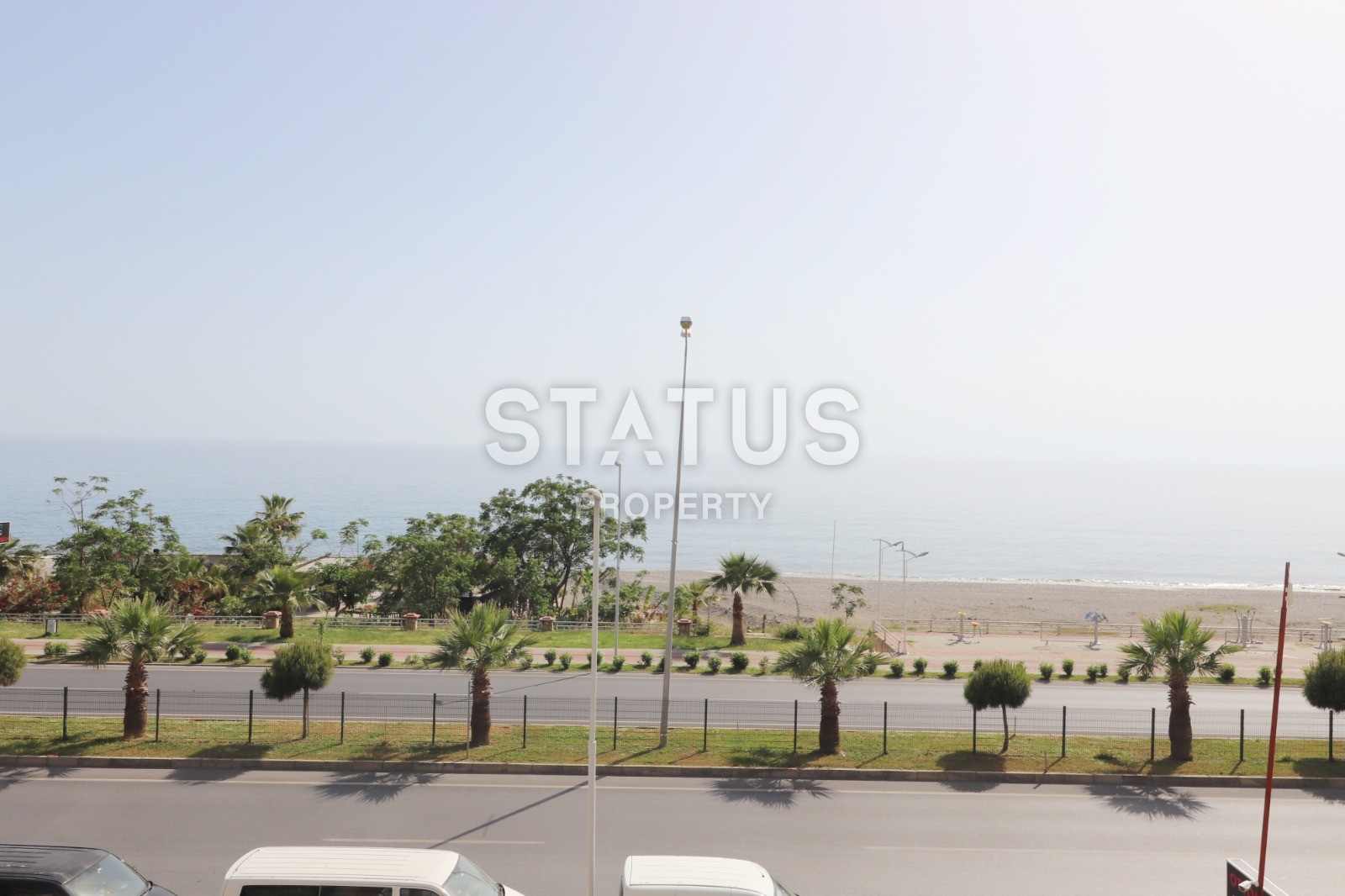 Квартира с прямым видом на море в комплексе на первой линии в Махмутларе фото 1