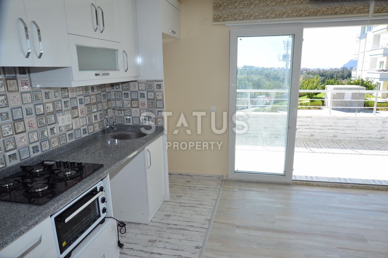 Трехкомнатная квартира с видом на море и горы в Обе фото 12